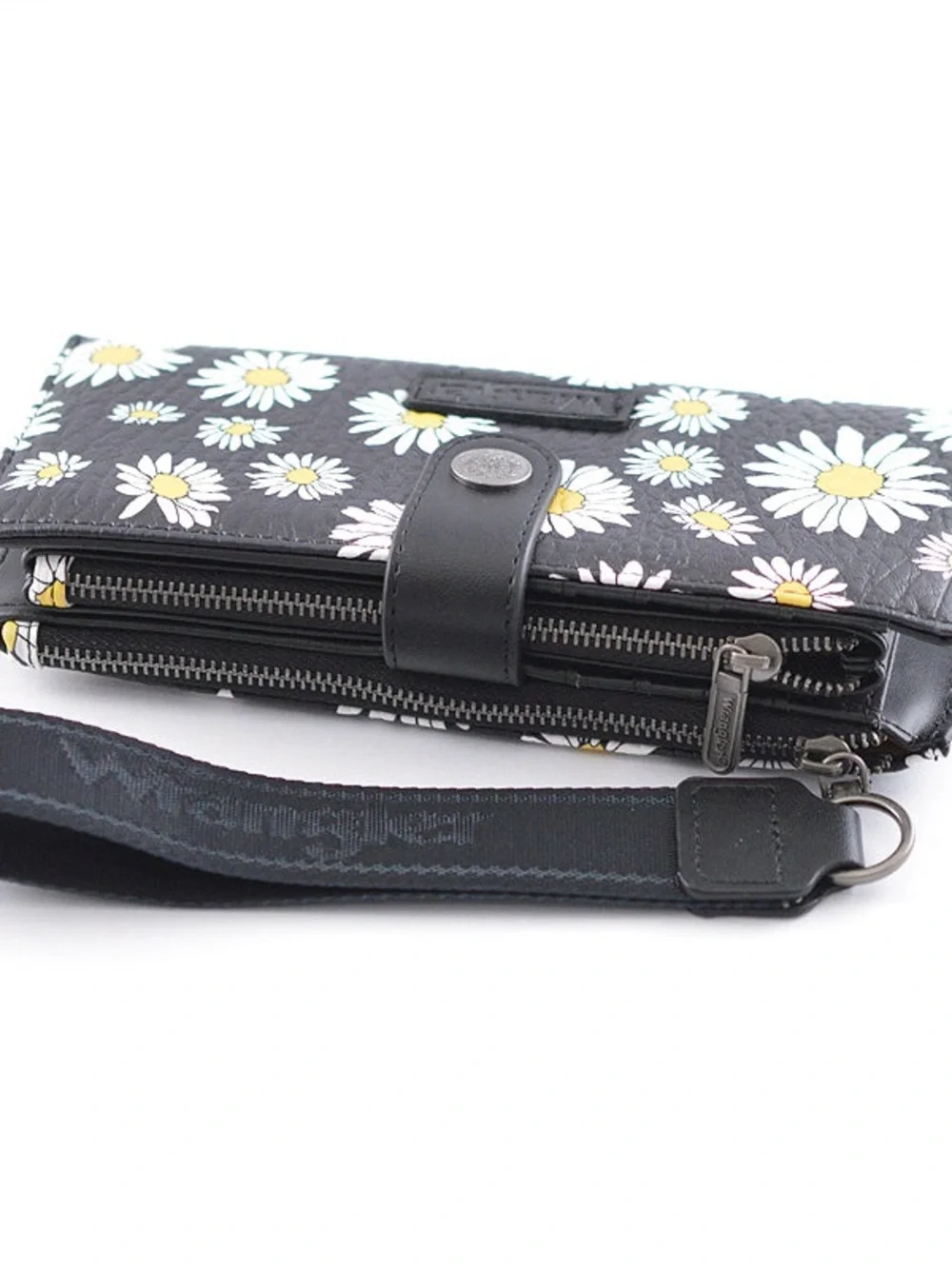 Wrangler Daisy Print Wallet Wristlet NWT Black